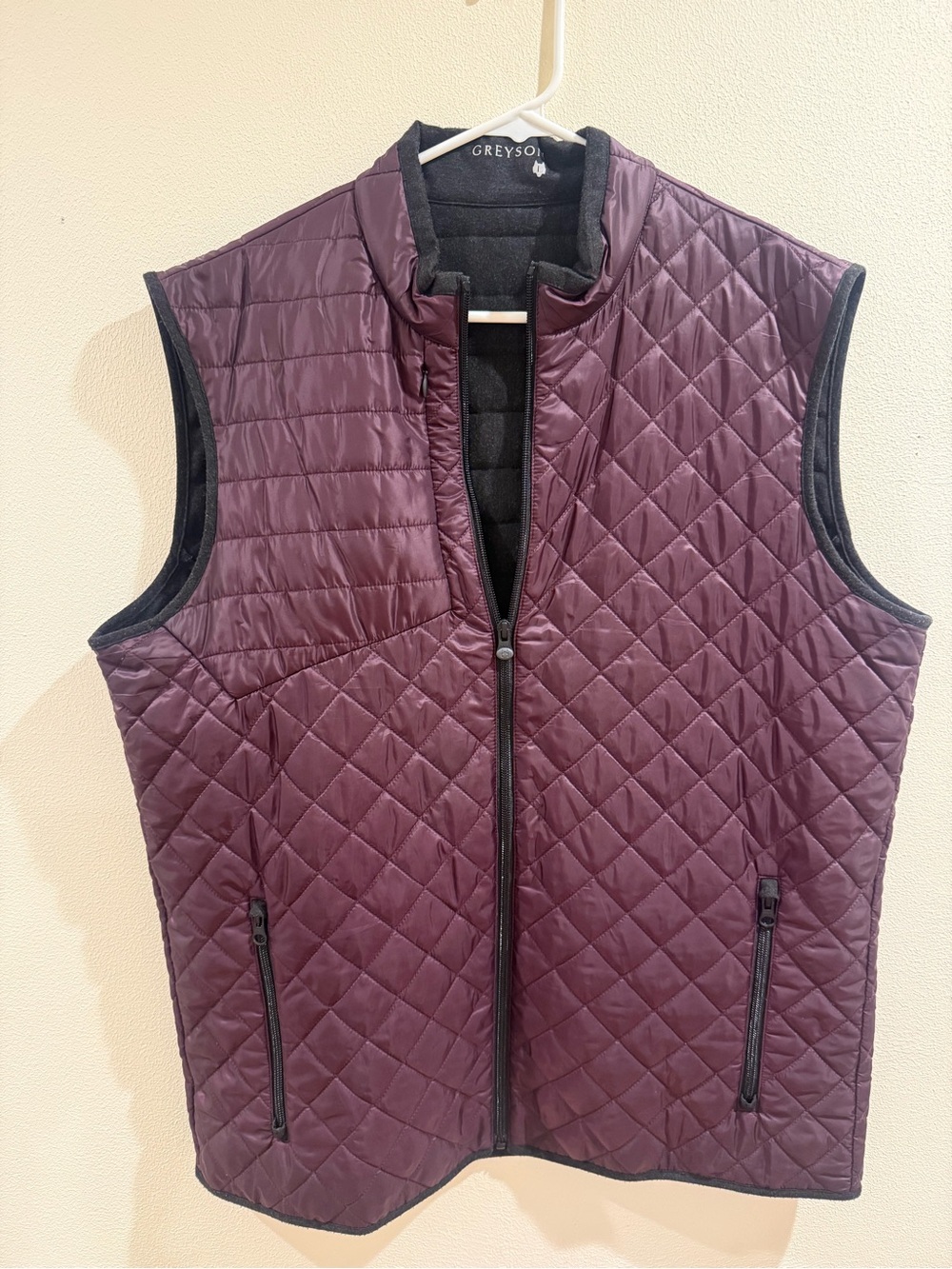 Greyson burgundy diamond-quilted full-zip puffer Vest Large
